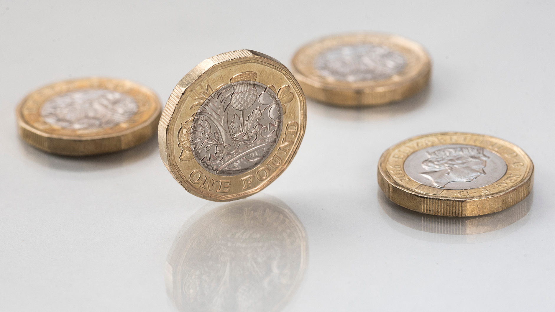 Βρετανία: Ιστορικό χαμηλό για την ισοτιμία της στρελίνας έναντι του δολαρίου
