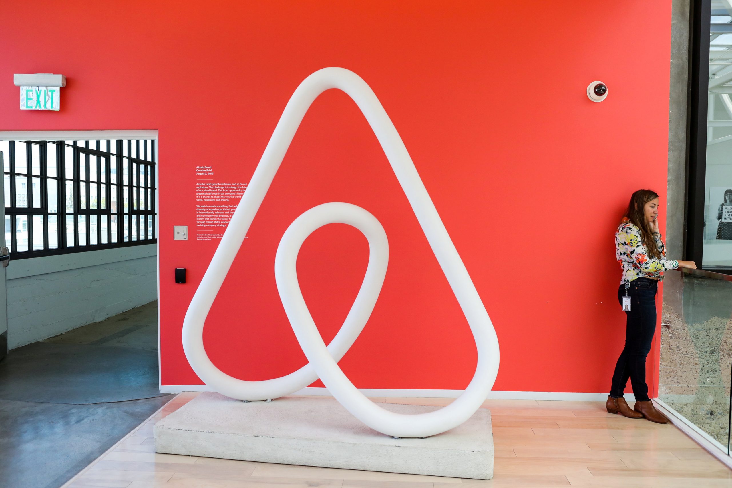 Airbnb: Αναστέλλει τις δραστηριότητές της σε Ρωσία και Λευκορωσία