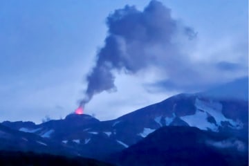 Τρία ηφαίστεια εκρήγνυνται ταυτόχρονα στην Αλάσκα