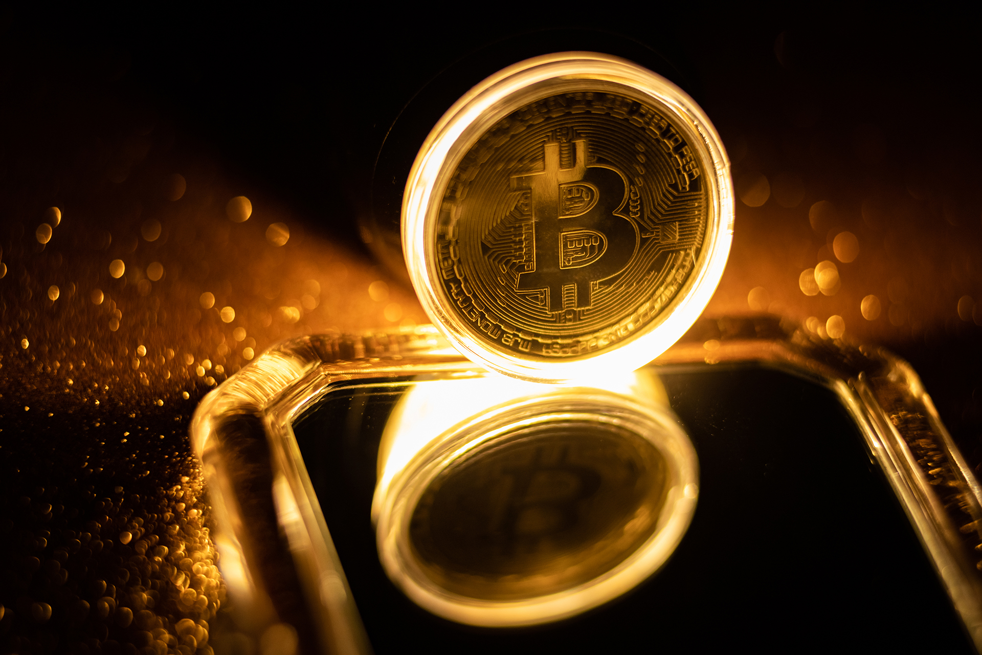 Bitcoin – Σε υψηλό 5μήνου πάνω από τα 55.000 δολάρια