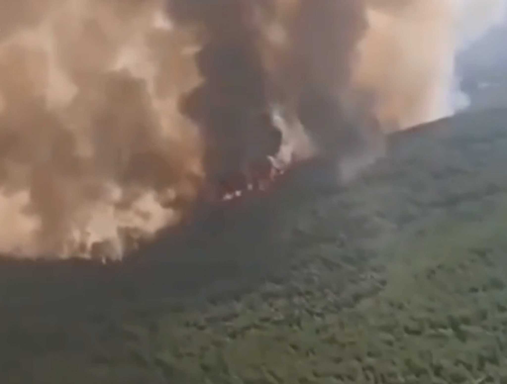 Φωτιά στην Εύβοια – Συγκλονιστικό βίντεο από πιλοτήριο Canadair