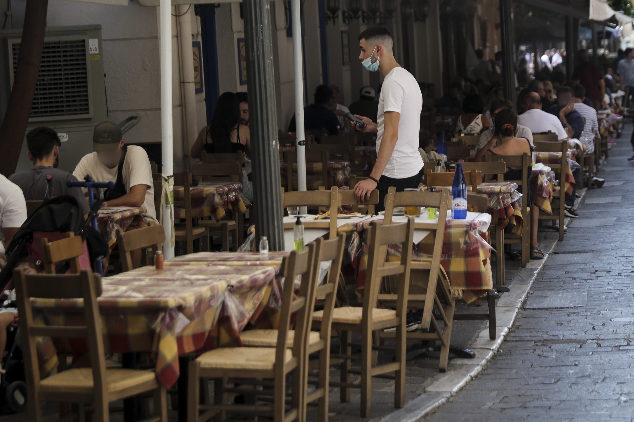 Κορωνοϊός – Συλλήψεις, πρόστιμα και λουκέτα για παραβιάσεις των μέτρων