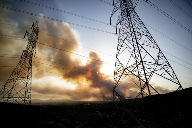 ΔΕΔΔΗΕ – Συνεχίζονται οι εργασίες αποκατάστασης των ζημιών από τις πυρκαγιές