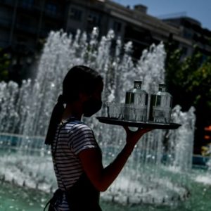 Καύσωνας Κλέων: Σε ισχύ τα μέτρα προστασίας του υπουργείου Εργασίας για τους εργαζόμενους