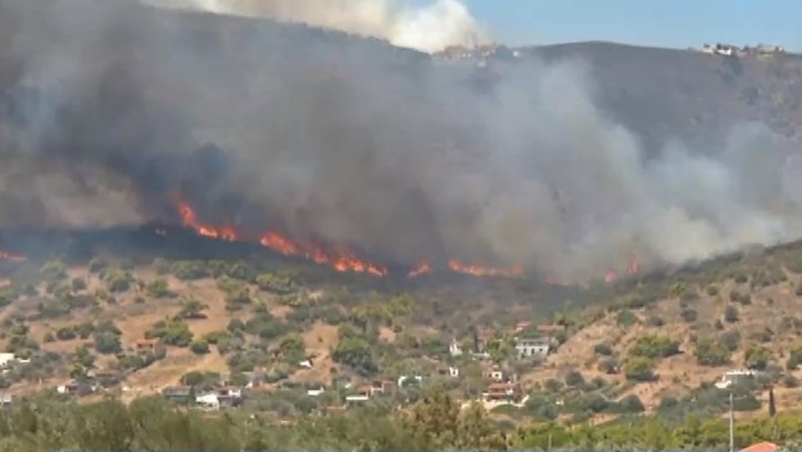 Keratea – Raging fiery front – Lavreotiki mayor talks of arson