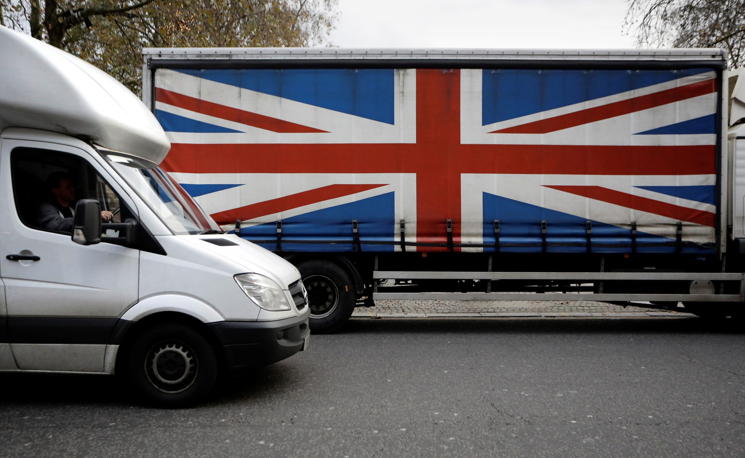 Βρετανία – Ζητούνται επειγόντως – και με καλό μισθό – οδηγοί φορτηγών!