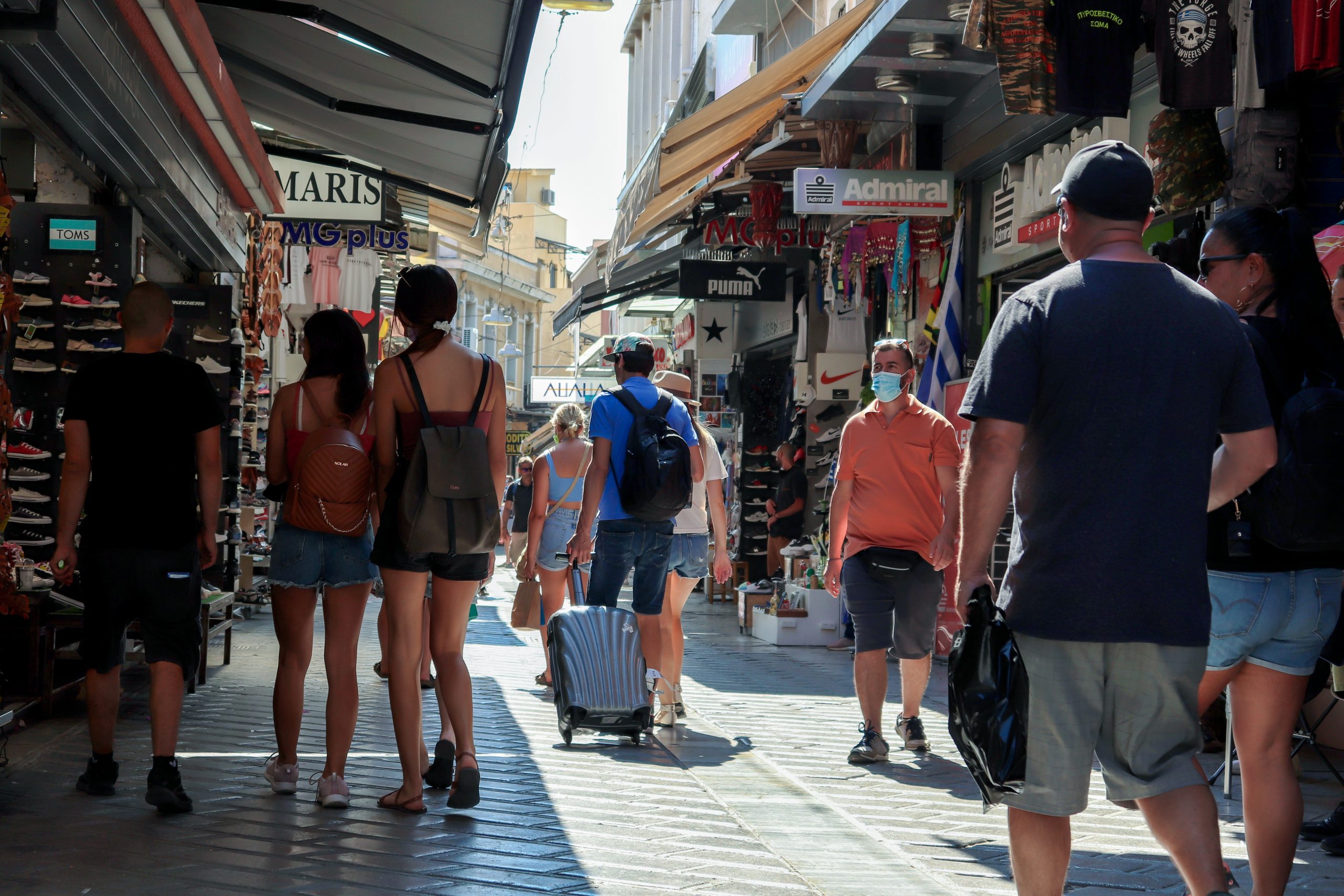 Τι βλέπουν Fitch και BofA για την ελληνική οικονομία – Οι προοπτικές και οι κίνδυνοι