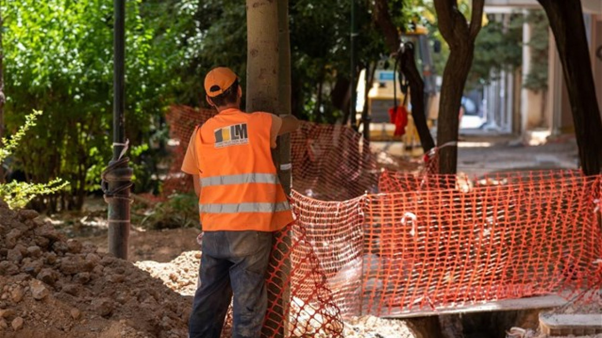 Δήμος Αθηναίων – Ξεκίνησε η ανάπλαση πεζοδρομίων σε 410 δρόμους της πόλης