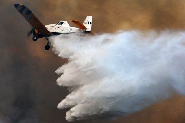 Αναγκαστική βίαιη προσγείωση αεροσκάφους που επιχειρούσε στη φωτιά – Σώος ο πιλότος