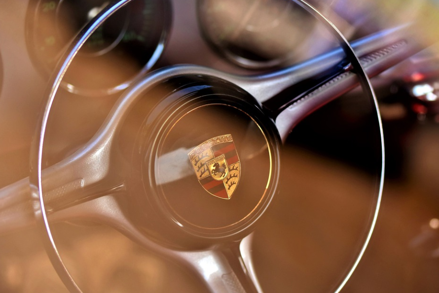 Porsche: Ράλι της μετοχής στην πρεμιέρα στη Φραγκφούρτη