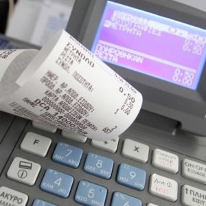 Φορολογία: Τι φέρνει η διασύνδεση ταμειακών μηχανών και POS – Πώς θα λειτουργήσει