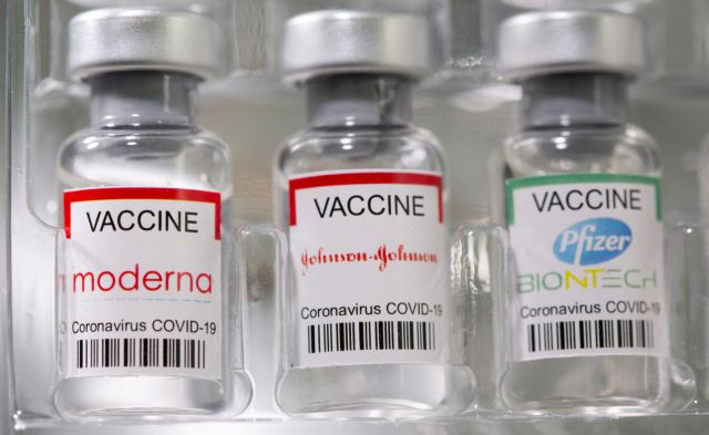 Είδος πρώτης ανάγκης τα εμβόλια – Γιατί οι εταιρείες στέλνουν τις τιμές στα ύψη;