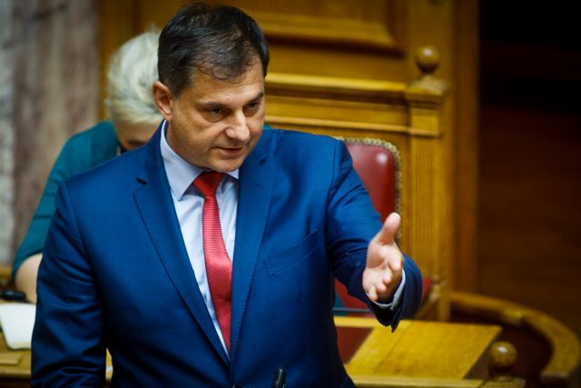 Θεοχάρης: Όποιος δεν ψηφίζει το νομοσχέδιο δεν δίνει τα 4,4 δισ. ευρώ στον ελληνικό λαό