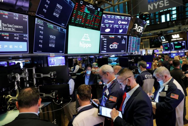 Wall Street: Στάση αναμονής από τους μεγάλους επενδυτές – Κρατούν τα μετρητά και αποφεύγουν τις τοποθετήσεις