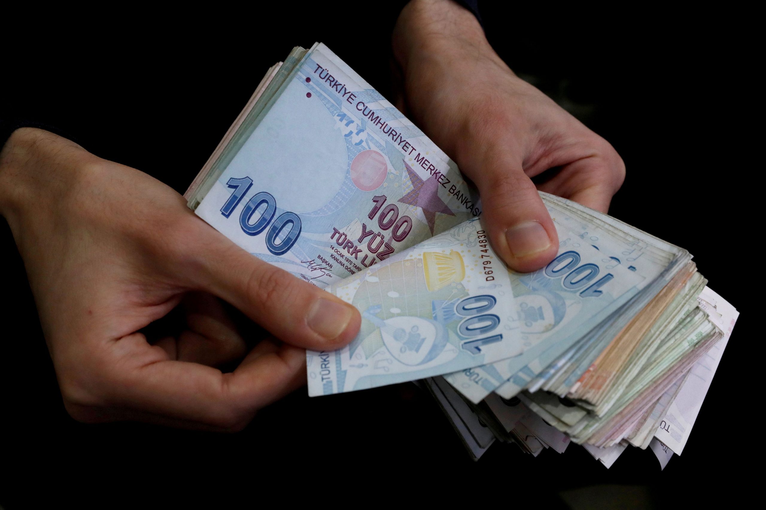 Τουρκική λίρα – Σε νέα ιστορικά χαμηλά πλησιάζει στις 10 έναντι του δολαρίου