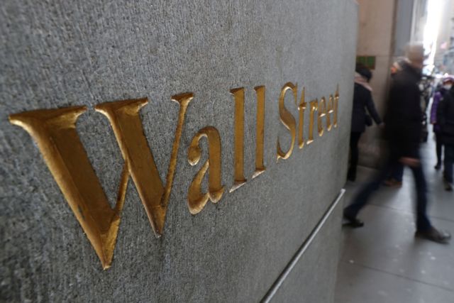 Ελεγχόμενες πιέσεις στη Wall Street