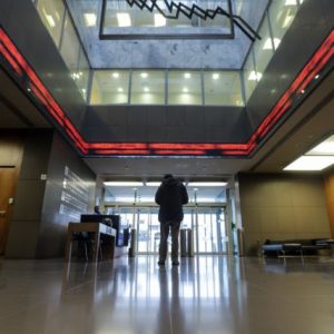 Χρηματιστήριο Αθηνών: Γιατί οι ελληνικές μετοχές βρίσκονται στην κορυφή των αποδόσεων