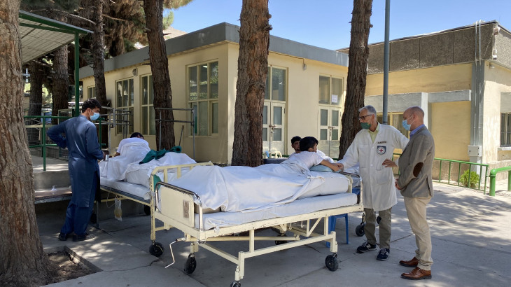 Αφγανιστάν – Πάνω από 4.000 τραυματίες από όπλα έχουν νοσηλευτεί στον Ερυθρό Σταυρό από την αρχή του μήνα