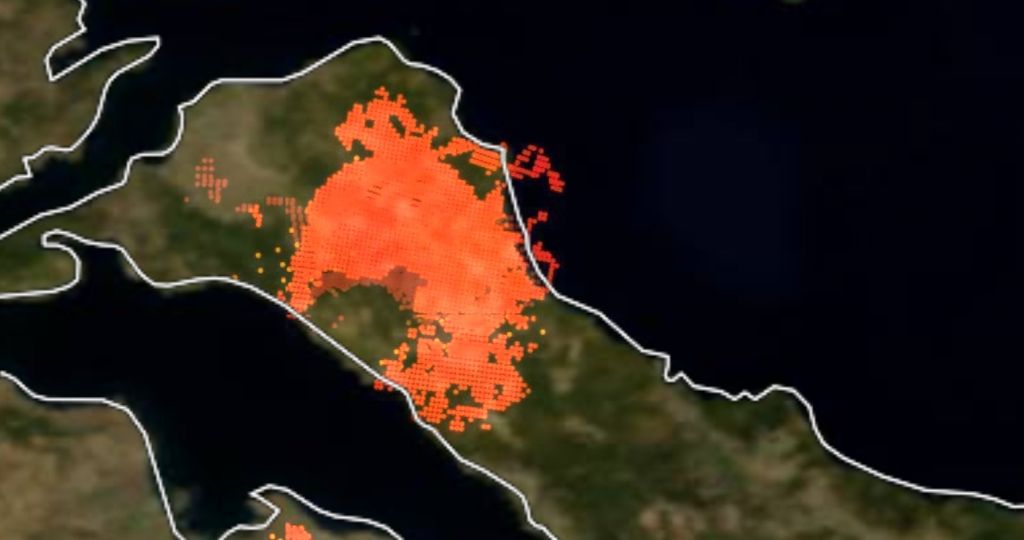 Φωτιά στην Εύβοια – Συγκλονιστικές εικόνες με το μισό νησί να φλέγεται