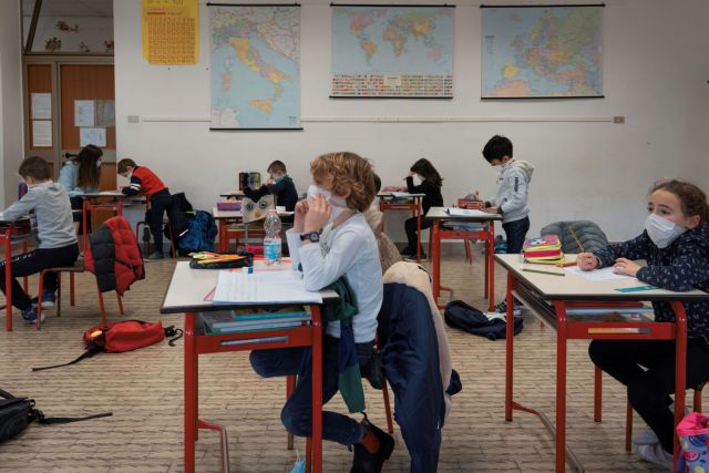 Ιταλία – Παύση καθηκόντων για διοικητικούς, καθηγητές και δασκάλους που δεν διαθέτουν πράσινο πάσο