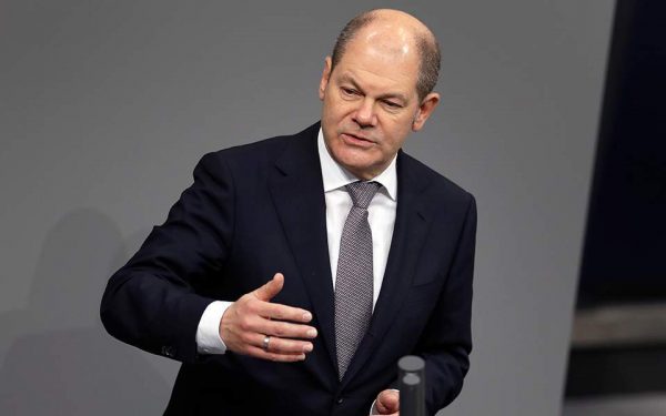 Σολτς: Απειλή για την ειρήνη και την ασφάλεια στην Ευρώπη η ανάπτυξη ρωσικών δυνάμεων στα σύνορα με την Ουκρανία