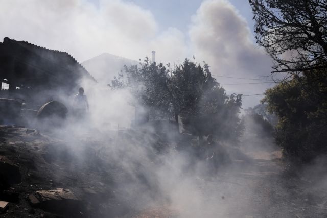 Φωτιά στην Κερατέα – Οι φλόγες απειλούν πάλι σπίτια – Ανησυχία για τον Εθνικό Δρυμό Σουνίου