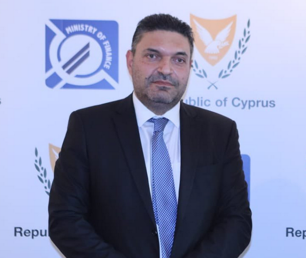 ΥΠΟΙΚ Κύπρου – Δεν μπορούμε να επιδοτούμε τους μη εμβολιασμένους