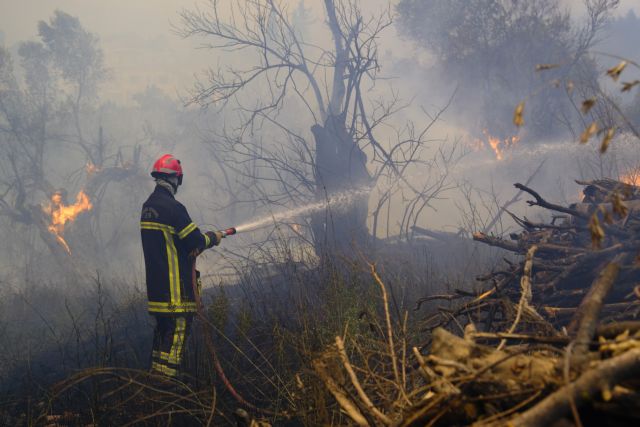 Φωτιά στην Αττική – Ακόμα ένα μήνυμα του 112 στη Βαρυμπόμπη – «Εκκενώστε τώρα προς Θρακομακεδόνες και Αχαρνές»