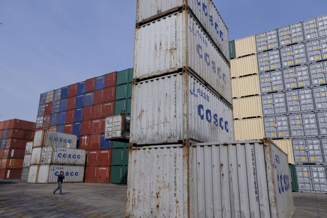 Cosco: Πτώση 9,5% στη διακίνηση containers στον Πειραιά το 5μηνο