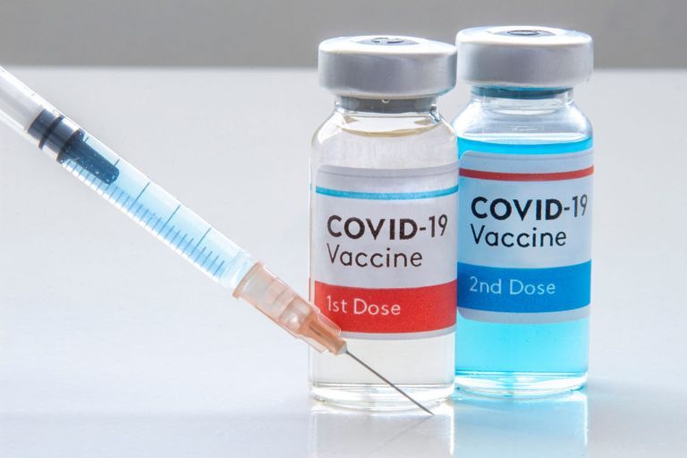 Εμβόλιο – Το ΕΚΠΑ δίνει απαντήσεις σχετικά με τη δεύτερη δόση
