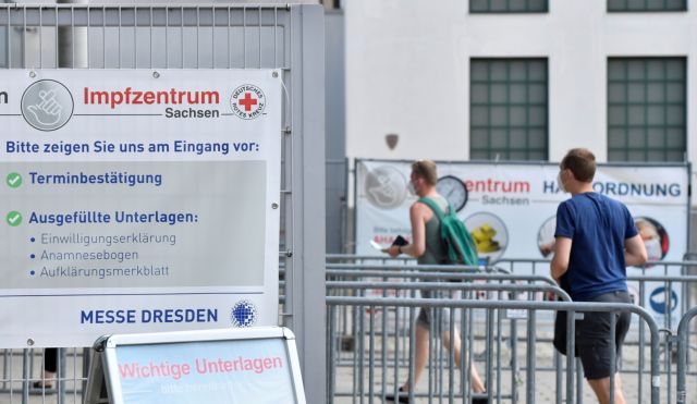 Γερμανία – Εμβολιασμοί σε γήπεδα, πεζόδρομους, εκκλησίες