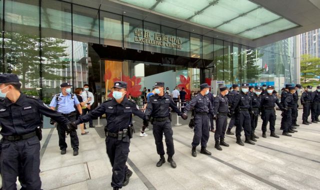 Βόμβα στα θεμέλια της κινεζικής οικονομίας – Η Evergrande ομολογεί «κρίση χρέους»