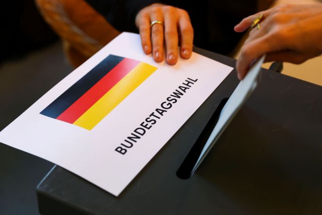 Άνοιξαν οι κάλπες στη Γερμανία – Το αμφίρροπο αποτέλεσμα