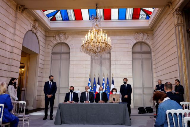 Έπεσαν οι υπογραφές Ελλάδας – Γαλλίας για τις φρεγάτες και την αμυντική συμφωνία