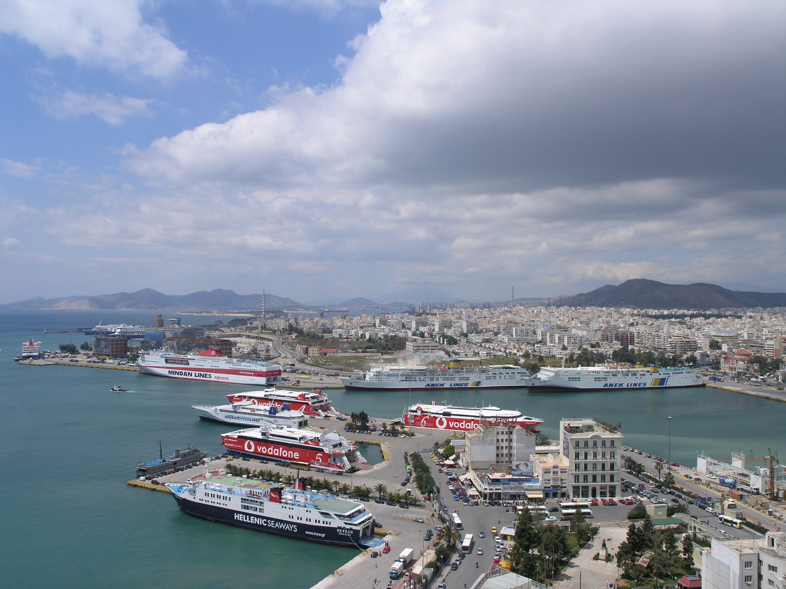ΥΠΕΝ: Έγκριση Περιβαλλοντικών Όρων για 13 έργα στο λιμάνι του Πειραιά