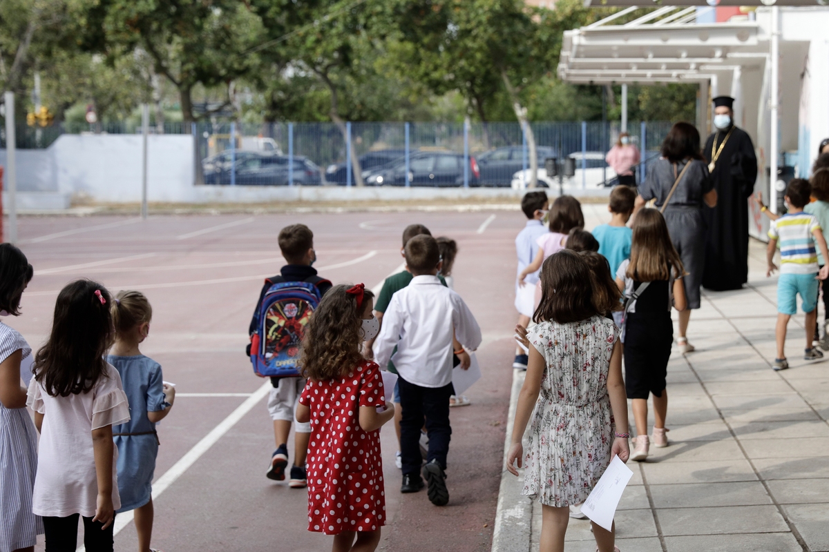 Πλεύρης: Πρόθεσή μας τα σχολεία να είναι πολύ κοντά στην κανονικότητα