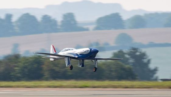 Την πρώτη δοκιμαστική πτήση πραγματοποίησε το νέο ηλεκτρικό αεροσκάφος της Rolls-Royce