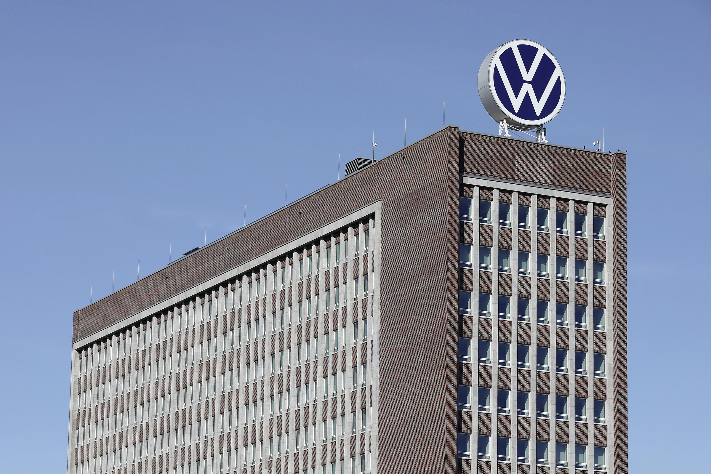 Γερμανία – Σε ιστορικά χαμηλά η παραγωγή της VW – Εκτινάσσονται οι τιμές των ενοικιαζόμενων