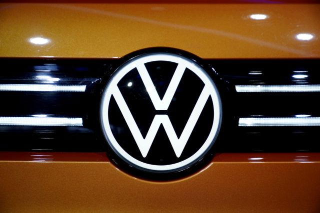 Volkswagen: Αποφασίζει να «κόψει» τις διαφημίσεις στο Twitter