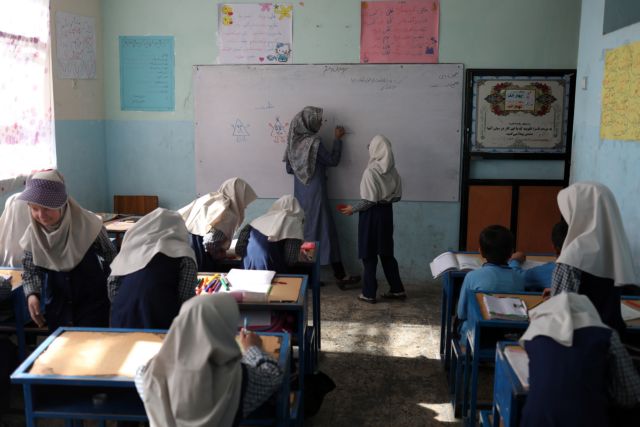Αφγανιστάν – Η UNESCO ζητά να επιστέψουν τα κορίτσια στις τάξεις