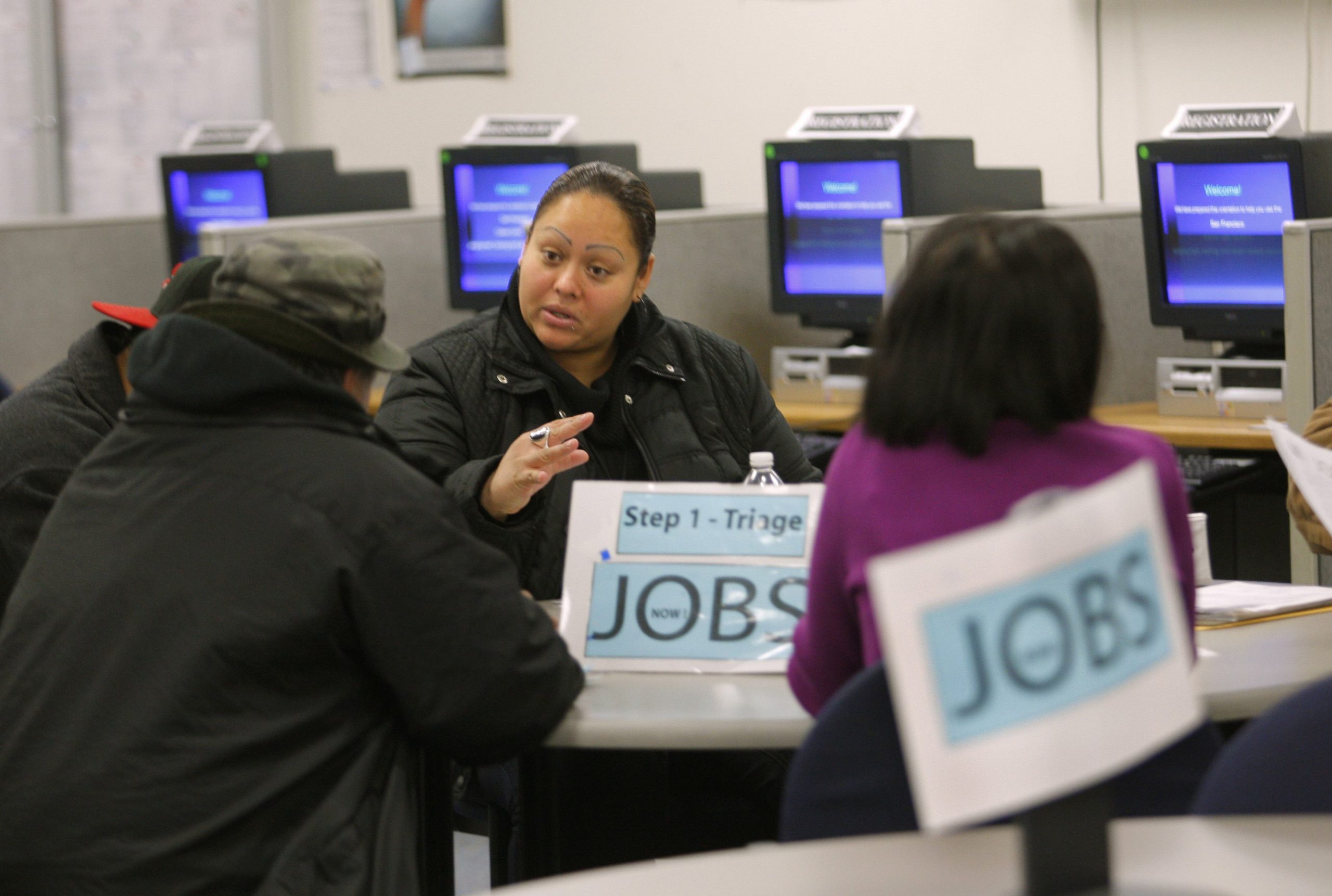 ΗΠΑ: Αυξήθηκαν οι αιτήσεις για επίδομα ανεργίας – Απέχουν ακόμη από τον στόχο της Fed