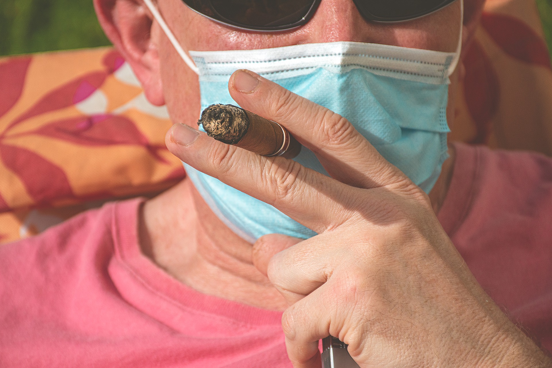 Νέα έρευνα για καπνιστές –  Ιδιαίτερα αυξημένος ο κίνδυνος βαριάς νόσησης και θανάτου από Covid-19