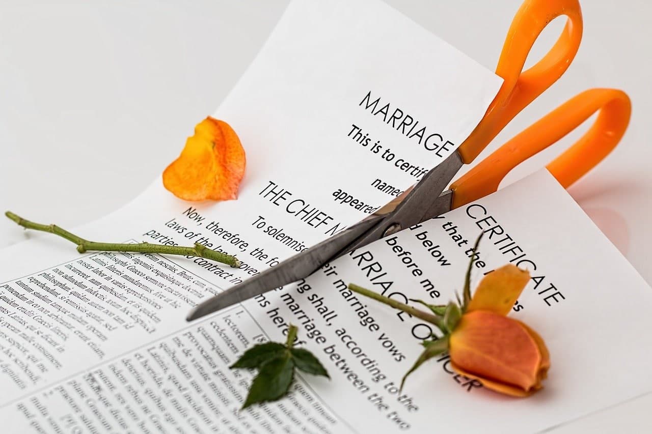 Πώς θα καταλάβετε ότι ο σύντροφός σας «μαγειρεύει» διαζύγιο – Τα 3 σημάδια