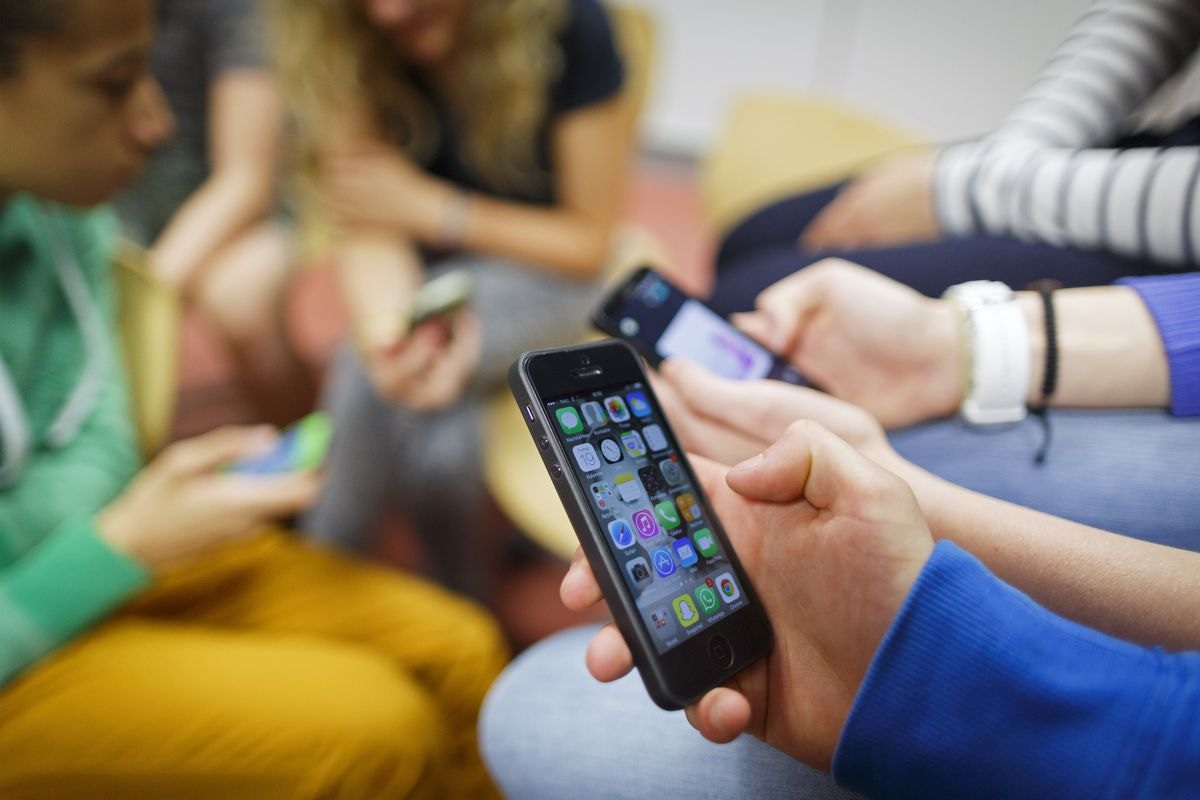 Επιστροφή στο σχολείο – Τι πρέπει να γνωρίζετε για το smartphone του παιδιού σας