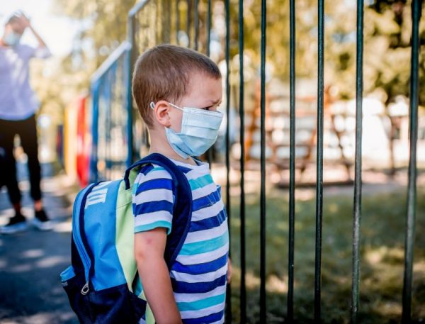 Κορωνοϊός – Έντονη ανησυχία για την υπερμετάδοση στα παιδιά – Δεν αποκλείονται νέα μέτρα