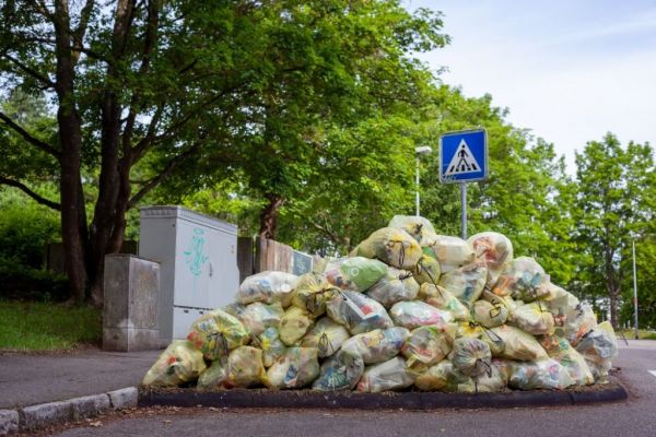 ΟΗΕ – 1,3 δισεκατομμύρια τόνοι τροφής καταλήγουν στα σκουπίδια