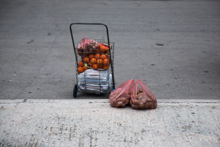 Ακρίβεια: Το «καλάθι του νοικοκυριού» δεν κατάφερε να ρίξει τις τιμές