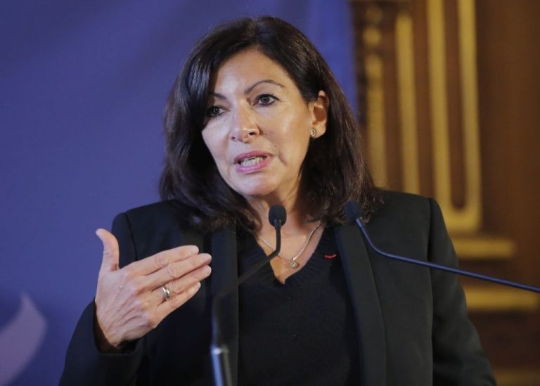 Η δήμαρχος του Παρισιού Ann Hidalgo: «Η δημιουργικότητα μιας πόλης δεν εξαρτάται από τα αυτοκίνητα. Αυτό ήταν ο 20ς αιώνα»