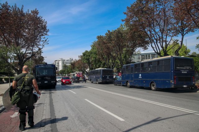 ΔΕΘ – «Αστακός» το κέντρο της Θεσσαλονίκης – Ξεκίνησαν οι πορείες σωματείων και συνδικάτων