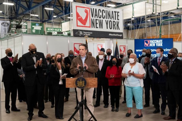 Νέα Υόρκη – Δικαστής μπλόκαρε προσωρινά τον υποχρεωτικό εμβολιασμό των υγειονομικών